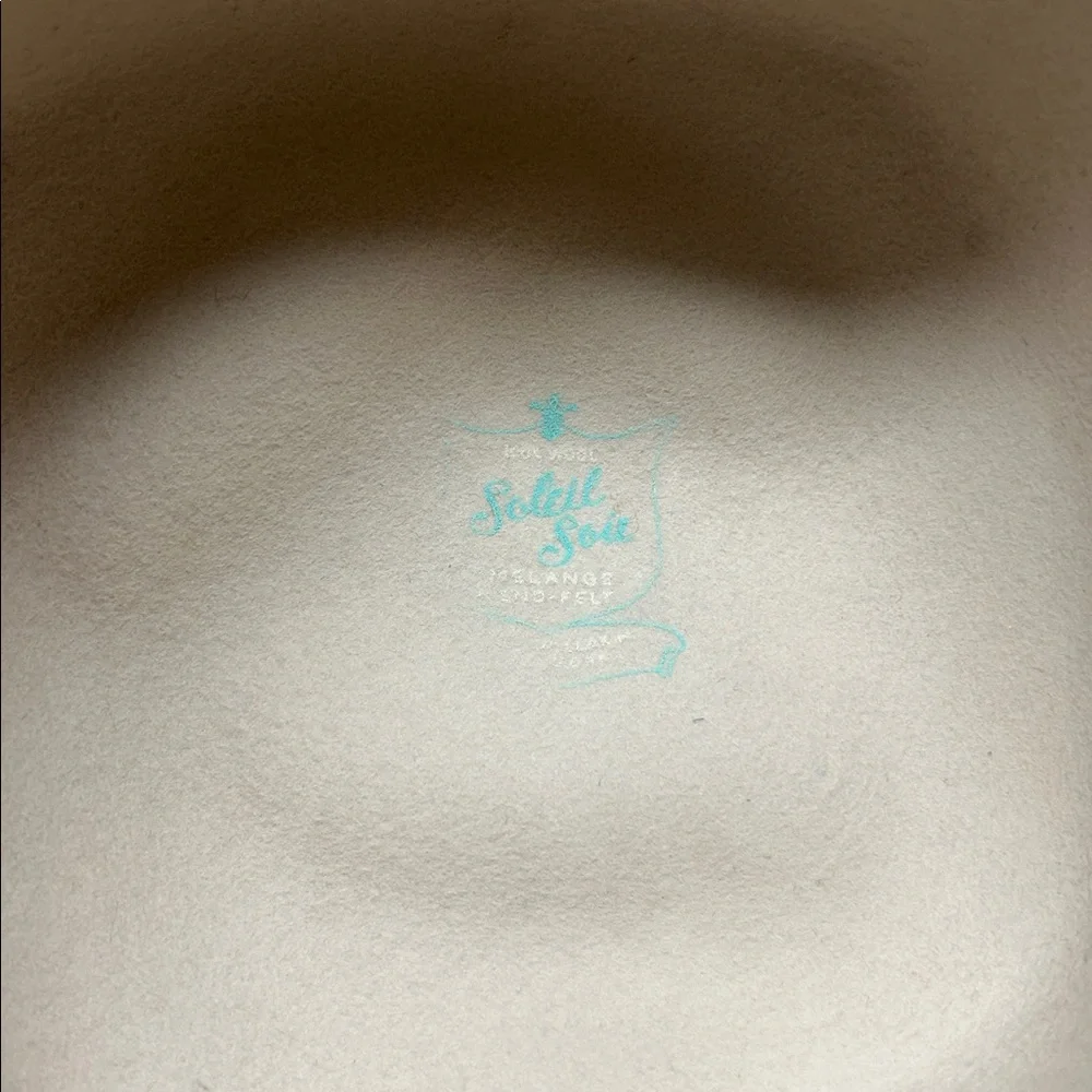 Vintage 100% Wool Felt Hat with Decorative Band. - Picture 4 of 5